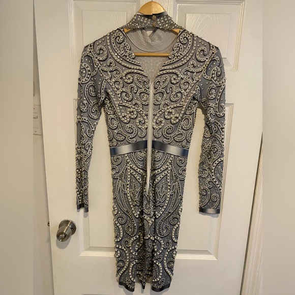 Beautiful Dress - Picture 3 of 3